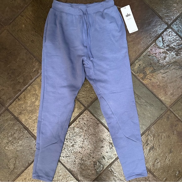ALO Yoga Other - NWT ALO Yoga Triumph Sweat Pants , Size S
